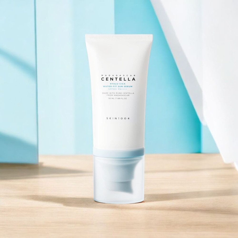SKIN1004 Madagascar Centella Hyalu-Cica Water-Fit Sun Serum SPF50+ PA++++ (50 ml).
